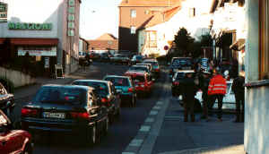 autoschlange.jpg (63794 Byte)