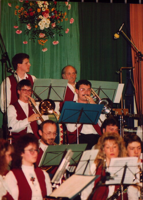 mv_o12.jpg (74867 Byte)