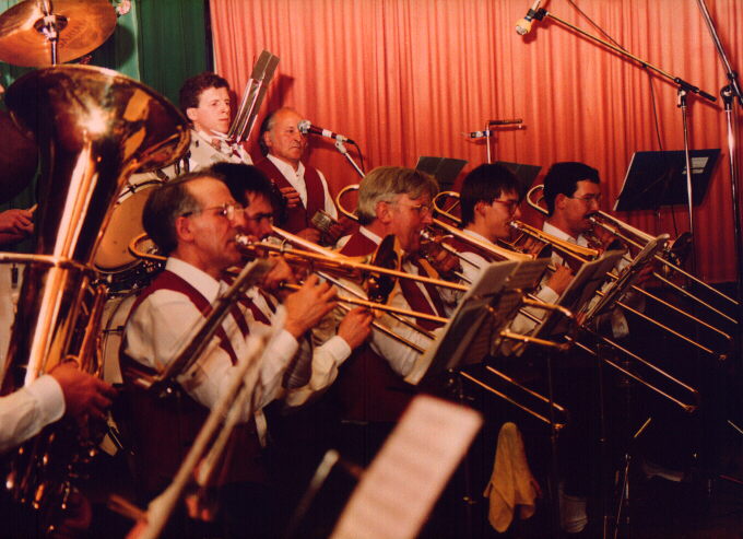 mv_o5.jpg (82032 Byte)